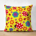 - Suet-K-4835 - Realhomes Realhomes Çift Taraflı Sarı Zeminde Uğurböceği Dijital Baskılı Modern Süet Yastık Kılıfı Realhomes