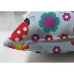 - Suet-K-4837-2 - Realhomes Realhomes Çift Taraflı Mavi Zeminde Uğurböceği Dijital Baskılı Modern Süet Yastık Kılıfı Realhomes