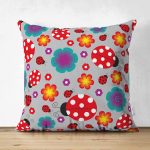 - Suet-K-4838 - Realhomes Realhomes Çift Taraflı Gri Zeminde Uğurböceği Dijital Baskılı Modern Süet Yastık Kılıfı Realhomes