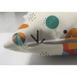 - Suet-K-4890-2 - Realhomes Realhomes Çift Taraflı Fındık Kurdu Sincap Dijital Baskılı Modern Süet Kırlent Kılıfı Realhomes