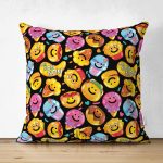 - Suet-K-4944 - Realhomes Realhomes Çift Taraflı Nom Nom Pankek Dijital Baskılı Modern Süet Yastık Kılıfı Realhomes