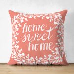 - Suet-K-505 - Realhomes  Home Sweet Home Çift Taraflı Dijital Baskılı Dekoratif Süet Yastık Kırlent Kılıfı Realhomes