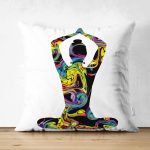 - Suet-K-5050 - Realhomes Çift Taraflı Beyaz Zeminde Gökkuşağı Yoga Desenli Süet Kırlent Kılıfı Realhomes