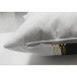 - Suet-K-5098-2 - Realhomes  Siyah Beyaz Zenci Kadın Motifli Modern Çift Taraflı Dekoratif Süet Kırlent Kılıfı Realhomes