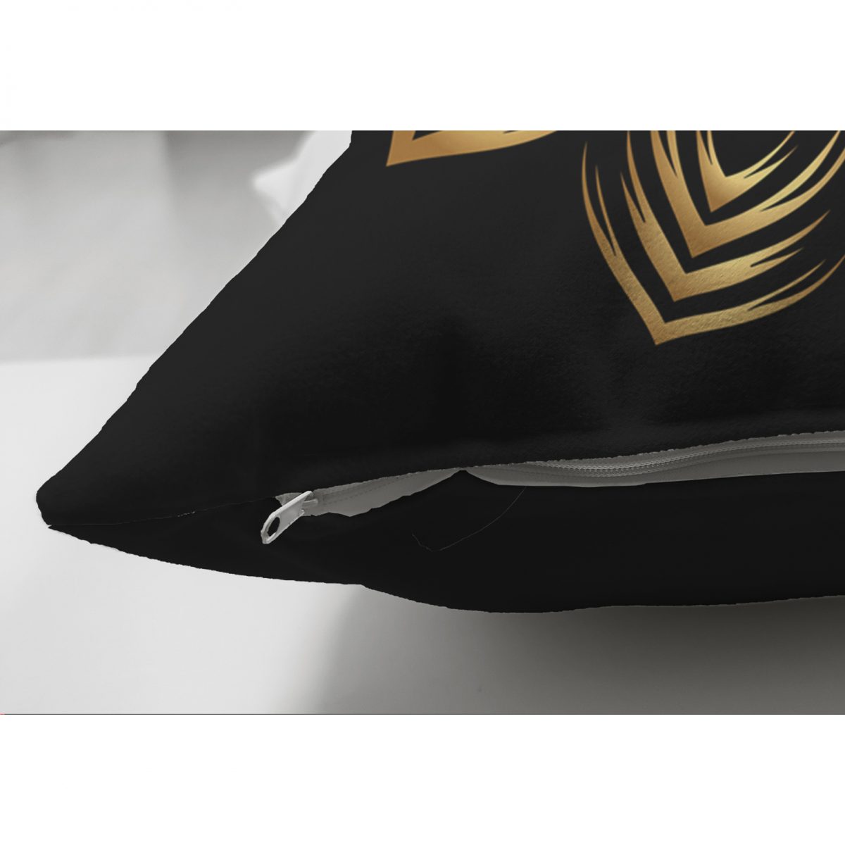Siyah Zeminde Gold Mandala Motifli Çift Taraflı Süet Yastık Kılıfı Realhomes