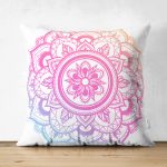 - Suet-K-5136 - Realhomes Beyaz Zeminde Pembe Mavi Mandala Desenli Çift Taraflı Özel Tasarım Süet Kırlent Kılıfı Realhomes