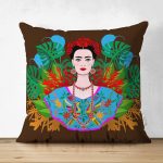 - Suet-K-5217 - Realhomes Kahverengi Zeminde Çift Taraflı Özel Tasarım Frida Kahlo Dijital Baskılı Süet Kırlent Kılıfı Realhomes