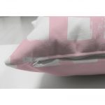 Pembe Zeminde Geometrik Kare Motifli Çift Taraflı Dekoratif Süet Yastık Kılıfı Realhomes