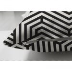 - Suet-K-5243-2 - Realhomes Siyah Beyaz Geometrik Çizim Çift Taraflı Dijital Baskılı Süet Kırlent Kılıfı Realhomes