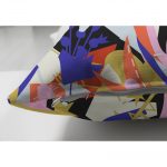 - Suet-K-5294-2 - Realhomes Siyah Zeminde Soyut Geometrik Çizimli Çift Taraflı Dekoratif Modern Süet Kırlent Kılıfı Realhomes