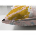 - Suet-K-5295-2 - Realhomes  Pembe Zemin Üzerinde Sulu Boya Gold Ve Mavi Çizimli Çift Taraflı Dekoratif Süet Yastık Kılıfı Realhomes