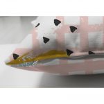 - Suet-K-5299-2 - Realhomes Kare Zeminde Yağlı Boya Çizimli Çift Taraflı Dekoratif Süet Kırlent Kılıfı Realhomes