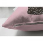 - Suet-K-5308pembe-2 - Realhomes  Pembe Zemin Üzerinde Soyut Yaprak Çizimli Çift Taraflı Dekoratif Süet Yastık Kılıfı Realhomes