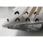 - Suet-K-5315-2 - Realhomes  Soyut Çizim Altın Yaprak Desenli Çift Taraflı Özel Tasarım Dekoratif Süet Kırlent Kılıfı Realhomes