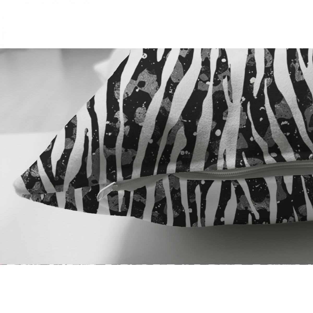 Zebra Desenli Çift Taraflı Özel Tasarım Dekoratif Süet Kırlent Kılıfı Realhomes