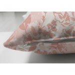 - Suet-K-5368-2 - Realhomes Toz Pembe Çiçek ve Yaprak Tasarım Çift Taraflı Dijital Baskılı Süet Kırlent Kılıfı Realhomes