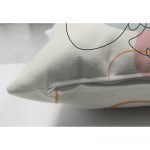 - Suet-K-5378-2 - Realhomes Kırmızı Ve Turucu Şerit Temalı Çiçek Tasarımlı Çift Taraflı Dekoratif Süet Kırlent Kılıfı Realhomes