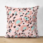 - Suet-K-5419 - Realhomes  Çift Taraflı Pembe Zeminde Siyah Leopar Dijital Baskılı Dekoratif Süet Kırlent Kılıfı Realhomes