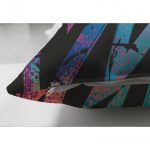 - Suet-K-5525-2 - Realhomes Çift Taraflı Siyah Zemin Üzerinde Neon Zigzag Desenli Dekoratif Süet Kırlent Kılıfı Realhomes