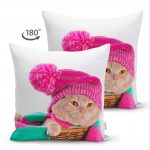 - Suet-K-5613-1 - Realhomes Çift Taraflı Sepet İçinde Pembe Şapkalı Sevimli Kedicik Dekoratif Süet Kırlent Kılıfı Realhomes