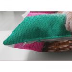 - Suet-K-5613-2 - Realhomes Çift Taraflı Sepet İçinde Pembe Şapkalı Sevimli Kedicik Dekoratif Süet Kırlent Kılıfı Realhomes