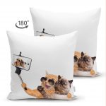 - Suet-K-5634-1 - Realhomes Selfie Çekinen Köpekli Kedi Modern Çift Taraflı Süet Yastık Kırlent Kılıfı Realhomes