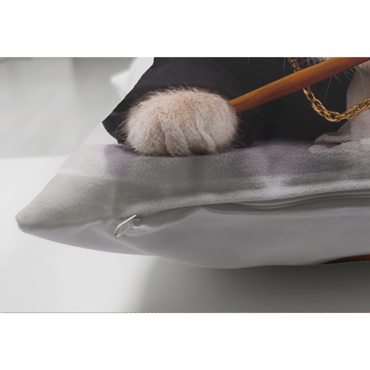 Korsan Giysili Sarı Kedi Dekoratif Çift Taraflı Süet Kırlent Kılıfı Realhomes