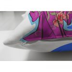 - Suet-K-5810-2 - Realhomes Çift Taraflı Beyaz ve Mavi Zeminli Çiçekli Japon Kadın Desenli Modern Süet Kırlent Kılıfı Realhomes