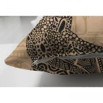 - Suet-K-5820-2 - Realhomes Çift Taraflı Etnik Desen Zeminli Bebekli Afrika Kadın Motifli Modern Süet Kırlent Kılıfı Realhomes