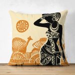 - Suet-K-5830 - Realhomes Çift Taraflı Etnik Desen Zeminli Afrika Kadın Motifli Dekoratif Süet Yastık Kılıfı Realhomes