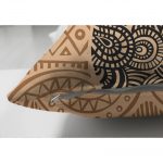 - Suet-K-5839-2 - Realhomes Çift Taraflı Etnik Desen Zeminli Afrika Kadın Motifli Dekoratif Süet Yastık Kılıfı Realhomes