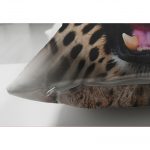 - Suet-K-97-2 - Realhomes  Çift Taraflı Leopar Resimli Dijital Baskılı Dekoratif Süet Yastık Kırlent Kılıfı Realhomes