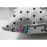 - Suet-K-983-2 - Realhomes Realhomes Çift Taraflı Dijital Baskılı Dekoratif Süet Yastık Kırlent Kılıfı Realhomes