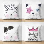 - Suet-K4luset221-Gorsel1 - Realhomes Realhomes Çift Taraflı Beyaz Zeminde Sevimli Kedicik Dekoratif 4'lü Süet Çocuk Yastık Kılıf Seti Realhomes