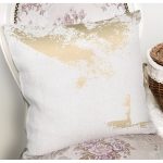 - 7045 - Realhomes Beyaz Zeminde Gold Detaylı Dijital Baskılı Modern Yastık Kırlent Kılıfı Realhomes
