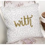 - 7135 - Realhomes Beyaz Zeminli Gold Renkli With Yazılı Dijital Baskılı Modern Yastık Kırlent Kılıfı Realhomes