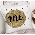 Beyaz Zeminde Gold Renkli Me Yazılı Dijital Baskılı Modern Yastık Kırlent Kılıfı Realhomes