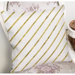- 7140 - Realhomes Beyaz Zemin Üzerinde Gold Renkli Yatay Çizgili Modern Yastık Kırlent Kılıfı Realhomes