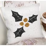 - 7147 - Realhomes Beyaz Zeminde Onedraw Çizimli Yaprak Desenli Dijital Baskılı Modern Kırlent Kılıfı Realhomes