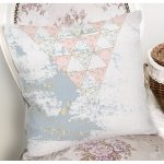 Renkli Zemin Üzerinde Üçgen Desenli Dijital Baskılı Modern Yastık Kırlent Kılıfı Realhomes