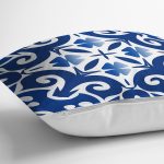 - 7212 - Realhomes Mavi Zemin Üzerinde Çini Desenli Dijital Baskılı Modern Yastık Kırlent Kılıfı Realhomes