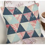 Renkli Zemin Üzerinde Üçgen Desenli Dijital Baskılı Modern Yastık Kırlent Kılıfı Realhomes