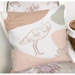 Beyaz Zeminde Soft Renkli Leylek Motifli Dijital Baskılı Modern Kırlent Kılıfı Realhomes