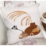 - 7432 - Realhomes Beyaz Zeminde Onedraw Çizimli Vazo Desenli Dijital Baskılı Modern Kırlent Kılıfı Realhomes