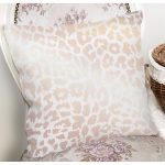 - 7457 - Realhomes Renkli Zeminde Parlak Gorunumlu Çizim Dijital Baskılı Modern Yastık Kırlent Kılıfı Realhomes