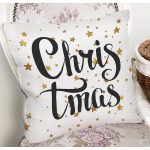 - 7547 - Realhomes Beyaz Zemin Üzerinde Gold Renkli Yıldız Desenli Christmas Yastık Kırlent Kılıfı Realhomes