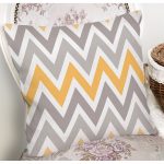 - 7621 - Realhomes Beyaz Zemin Üzerinde Turuncu Gri Renklı Geometrik Desen Yastık Kırlent Kılıfı Realhomes