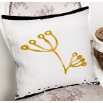 Beyaz Zemin Üzerinde Gold Detaylı Onedraw Çizimli Çiçek Desenli Yastık Kılıfı Realhomes