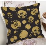 Siyah Zemin Üzerinde Gold Detayli Geometrik Çizimli Yastık Kırlent Kılıfı Realhomes