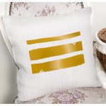 - 7669 - Realhomes Beyaz Zemin Üzerinde Gold Detaylı Geometrik Çizim Modern Yastık Kırlent Kılıfı Realhomes
